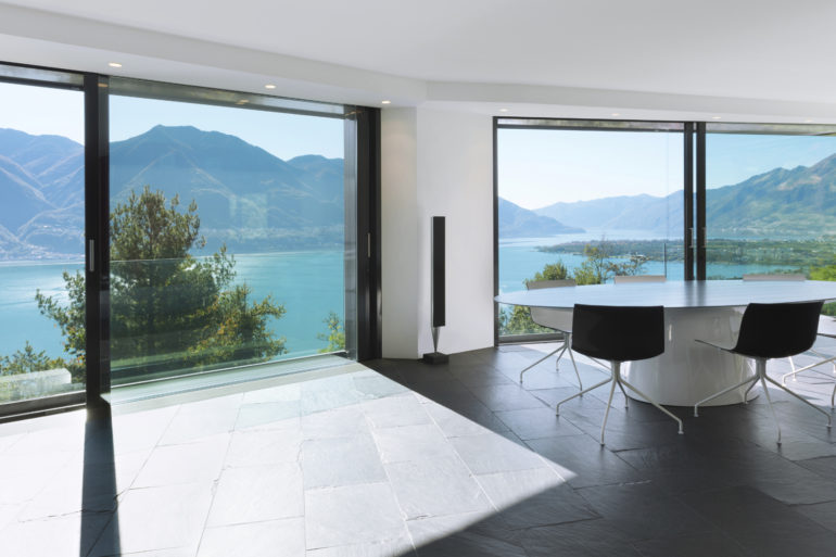 Mobile Digital Website Internet Homepage Redesign Design Struktur Content Online Auftrag Responsive Agentur Kommunikation Schweiz Werbung Social Media Facebook Instagram Snapchat Likes Follower